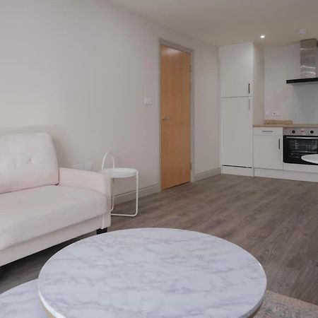 Charming 1-Bedroom Apartment In Leeds City Centre Perfect For Couples Or Solo Travelers Экстерьер фото
