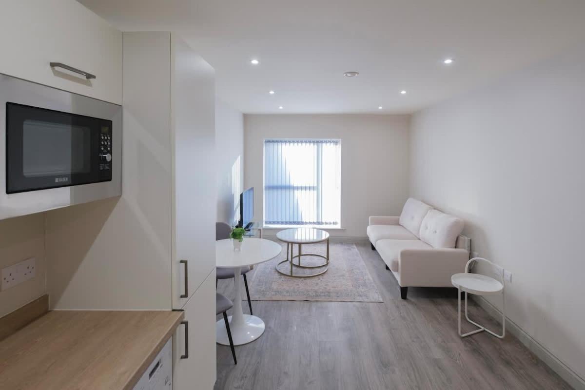 Charming 1-Bedroom Apartment In Leeds City Centre Perfect For Couples Or Solo Travelers Экстерьер фото